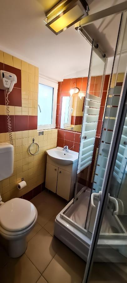 5 Stars High Hostel Bucharest Exterior photo