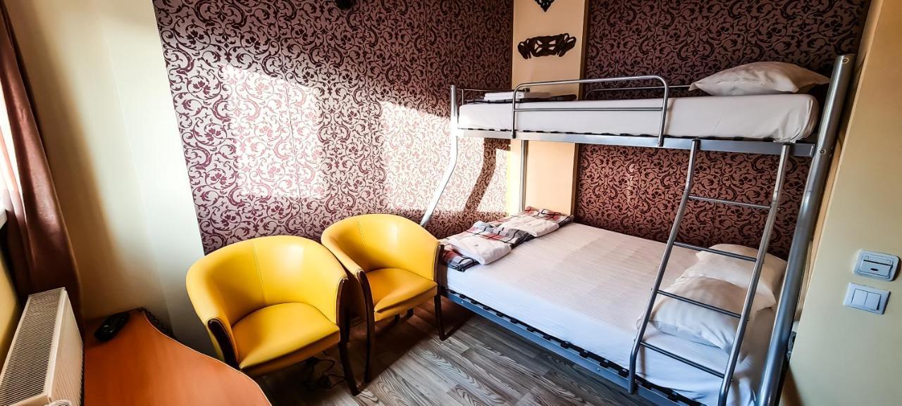 5 Stars High Hostel Bucharest Exterior photo